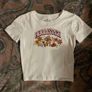 Hollister tee